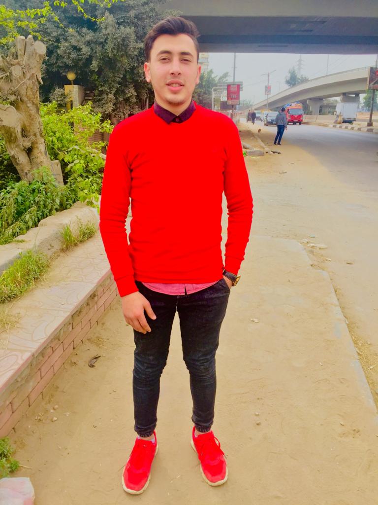 ـ أما القريب فقال: "اقتلُوا يوسف" 

ـ وأما الغريب فقال: "أكرمي مثواه"

إن الحُب رزق، وإنك لا تعرف في أي قلبٍ رزقك. 
💚💙