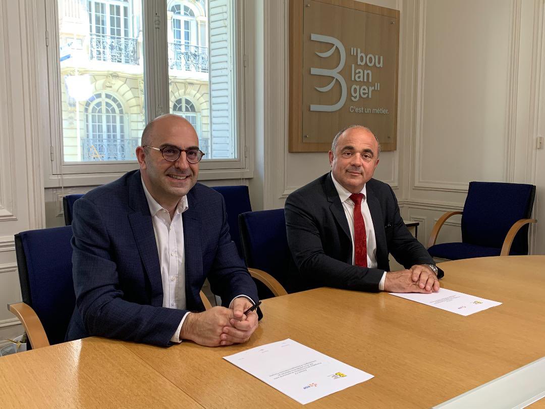Lionel Zécri (@lionelzecri) on Twitter photo Très heureux de renouveler le partenariat d'<a href="/EDF_Entreprises/">EDF Entreprises</a> avec la <a href="/cnbpf/">CNBPF - Confédération Boulangerie Pâtisserie</a> et son président Dominique Anract pour soutenir les artisans de la #boulangerie #patisserie dans leur performance économique et les accompagner dans la transition énergétique. Très heureux de renouveler le partenariat d'<a href="/EDF_Entreprises/">EDF Entreprises</a> avec la <a href="/cnbpf/">CNBPF - Confédération Boulangerie Pâtisserie</a> et son président Dominique Anract pour soutenir les artisans de la #boulangerie #patisserie dans leur performance économique et les accompagner dans la transition énergétique.