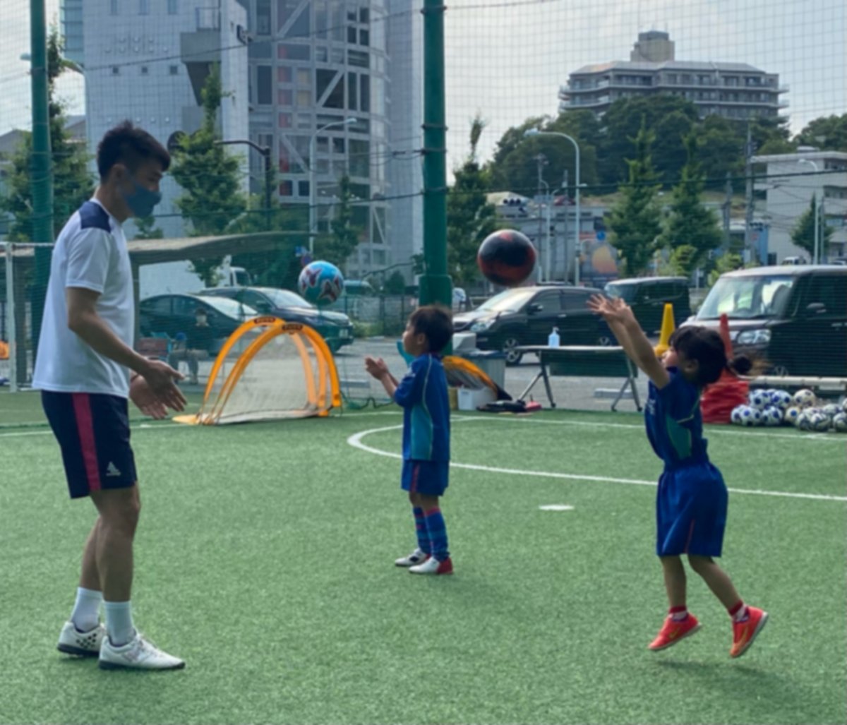 ট ইট র fc町田ゼルビアフットボールスクール 6月15日 火 フットサルパーク校に李漢宰cnが来てくださいました ハンジェコーチにたくさん声かけてもらって子どもたちは嬉しそうでした 中には対決を挑む子も 一緒にサッカーができてよかったね ট ইট র fc町田ゼルビアフットボールスクール 6月15日 火 フットサルパーク校に李漢宰cnが来てくださいました ハンジェコーチにたくさん声かけてもらって子どもたちは嬉しそうでした 中には対決を挑む子も 一緒にサッカーができてよかったね