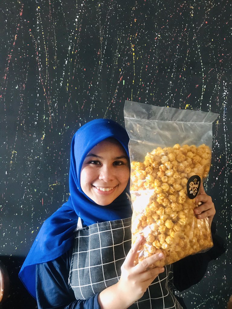 syeerayahaya's tweet photo. HAPPY 10k PROFITS TO ME😭

Nk nangis sbb nak capai sejauh ini bukan senang! Aku lah mommy aku lah daddy alissa sementara daddy dkt negara org. the struggle pack popcorn tiber anak ko nangis sbb lapar. Sambil pack sambil nyusukan dia lol 🤧 Belum lagi (1/2) https://t.co/gvW8MmtwRT