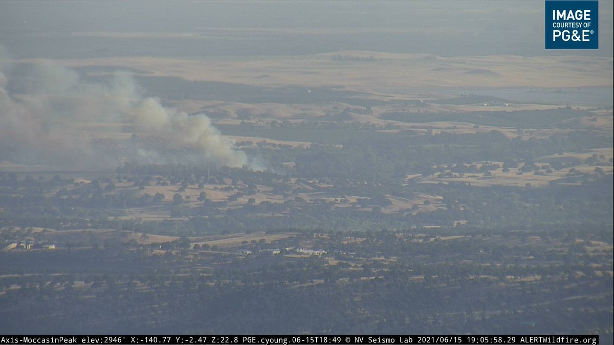 CAFireScanner's tweet image. #FlotoFire west of La Grange in eastern Stanislaus Co near Lake Rd &amp;amp; Hwy 132. IC reporting 3 acres w/ slow rate of spread, but getting into some heavy oak &amp;amp; it is spotting out in front.