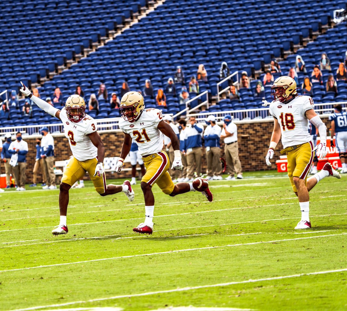 Blessed to receive an offer from Boston College‼️ #Getin #FTT 🦅 <a href="/Aazaar23/">COACH AAZAAR@UMD</a> <a href="/CoachCibene/">Michael Cibene</a>