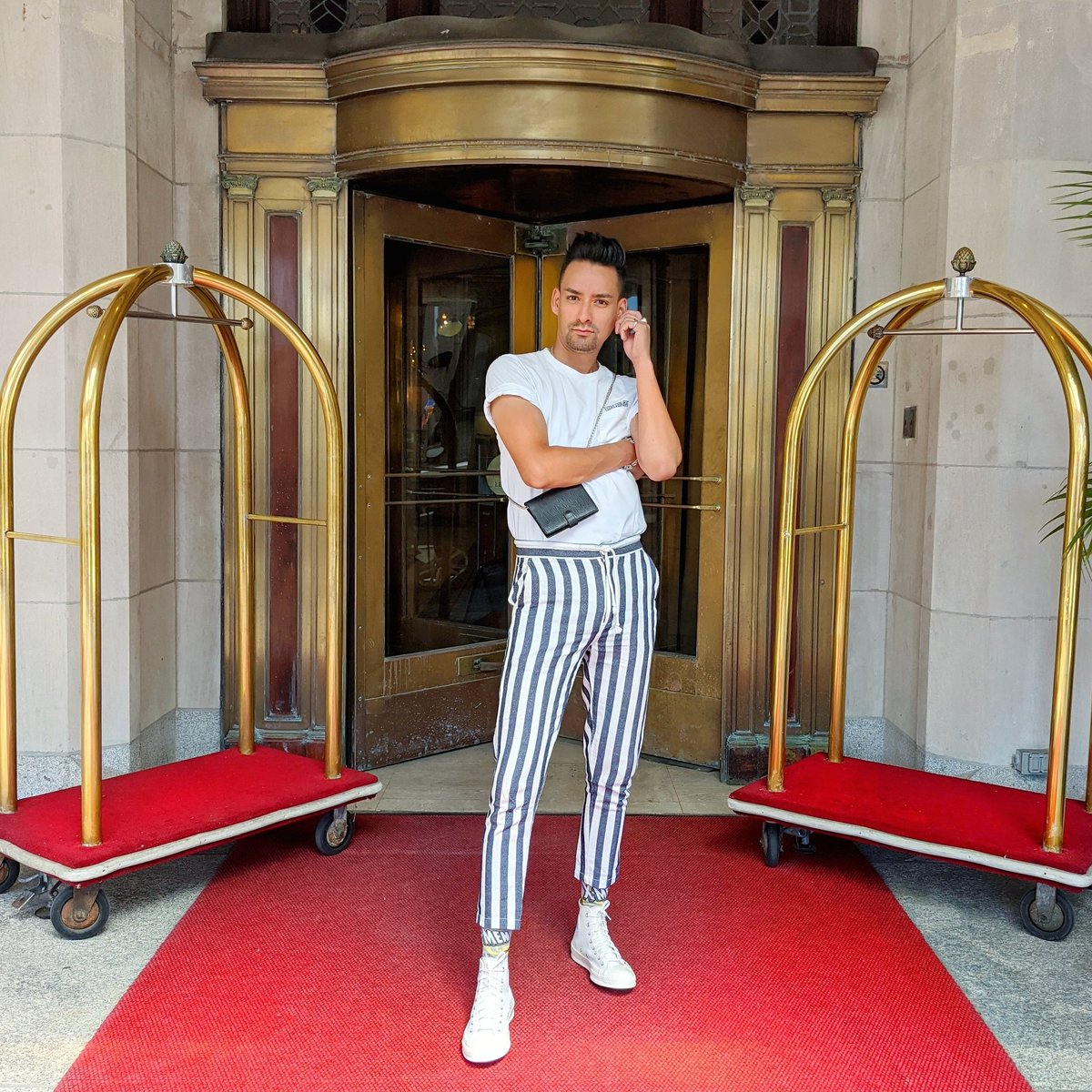 Fashionights's tweet image. I don't think these trolleys are large enough to carry my (emotional) baggage 💼🛍️👜👝🎒👛😅 #FASHIONIGHTS #Ottawa #Pride *Hosted

instagram.com/p/CQKd56Dtwtt/…