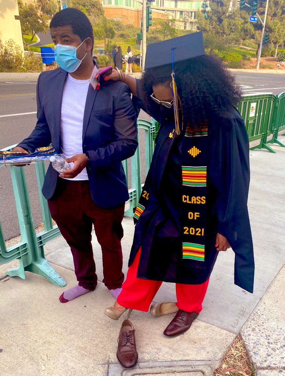 HeyDrDukes's tweet image. My favorite part of today wasn’t even walking the stage

It was afterwards when my feet were KILLING me (I don’t wear heels often 😂). So my husband kicked off his shoes to let me wear them 😭 &amp;amp; he carried mine 🥰
#MarriageGoals

Thank you @NeuroCurls for capturing this moment 😘
