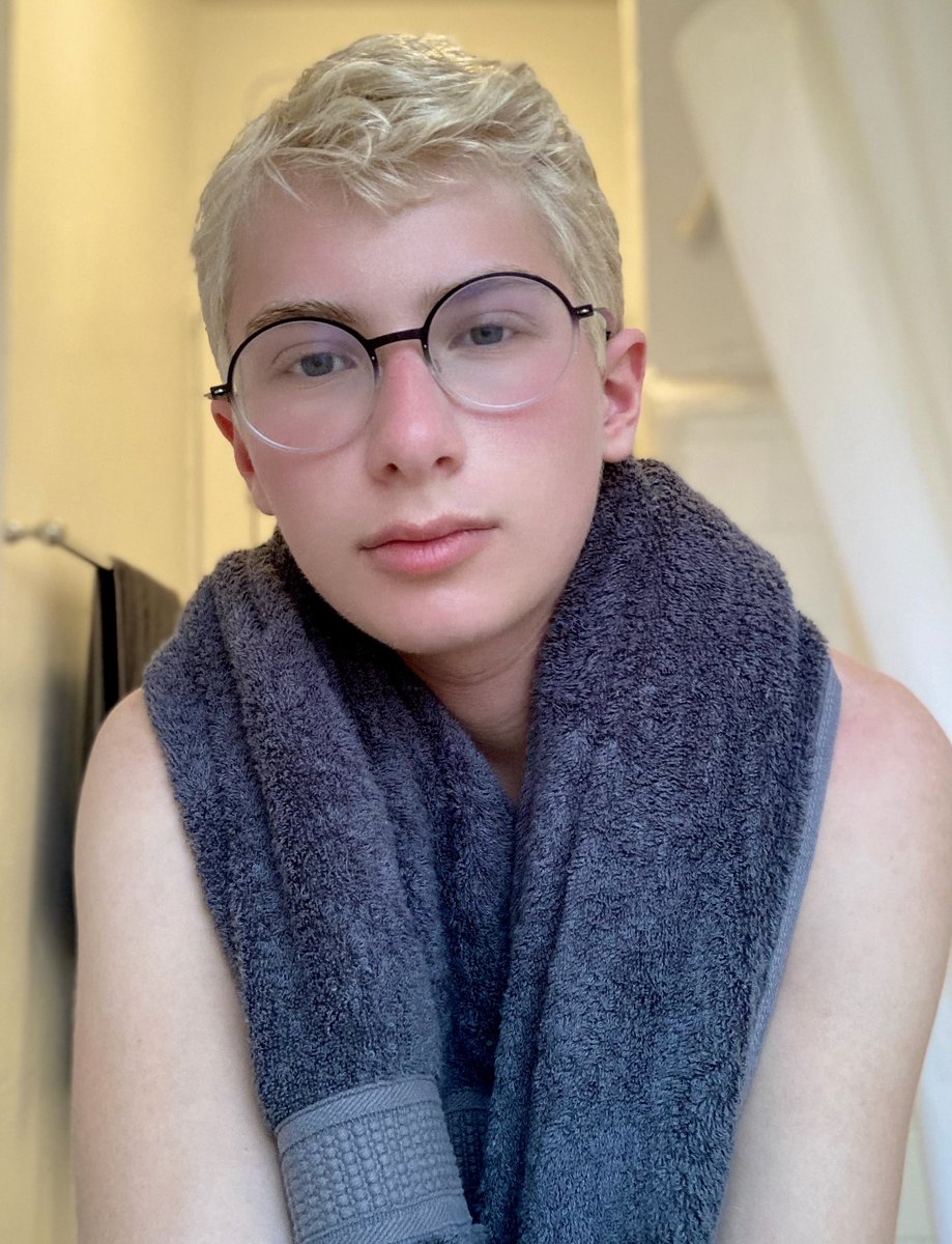 noahwaybabes's tweet photo. post shower https://t.co/fTOaUwfqwd