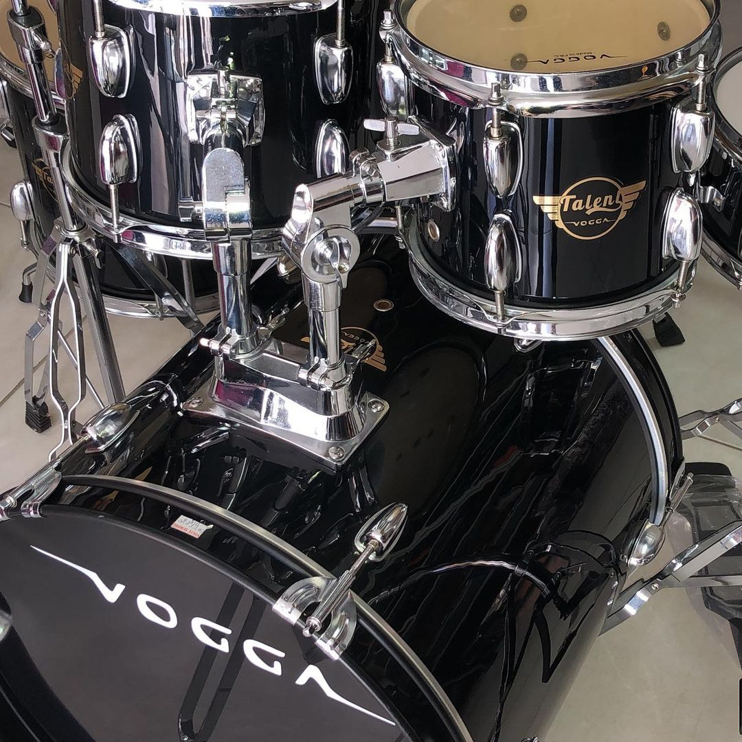 vogga's tweet photo. Seu estilo ainda mais marcante com a Bateria Talent da Vogga! 💚

#vogga #bateriastalent #bateria #bateriaacustica #voggainstrumentos https://t.co/4KBPQ1mCAC