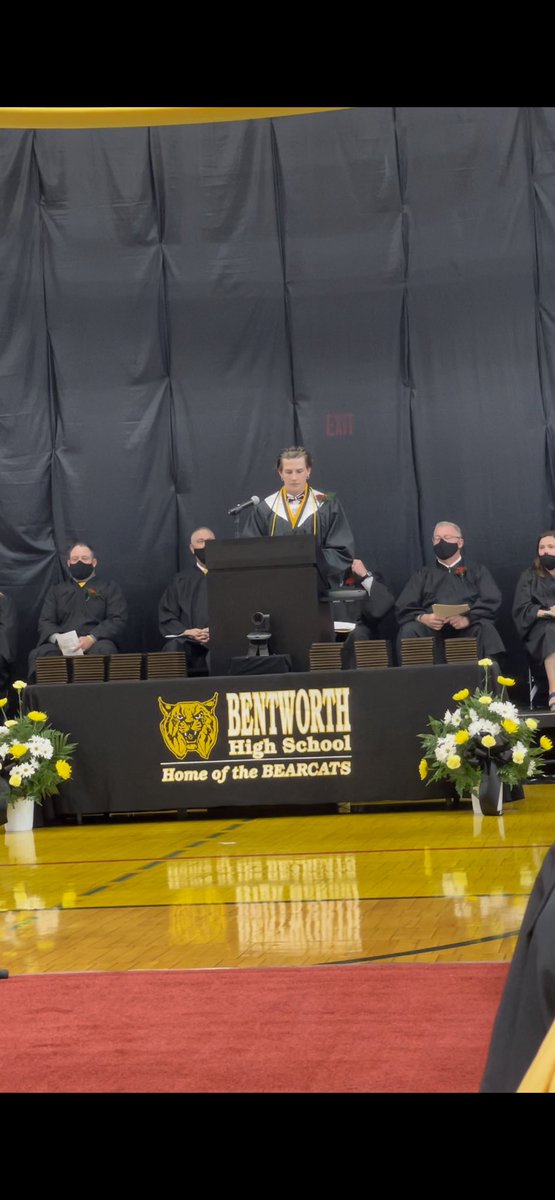 Marshalek's tweet photo. My Valedictorian π¨π»βπβ€οΈ#bentworth #2021
#valedictorian @FIT https://t.co/rFsRc6fTlz