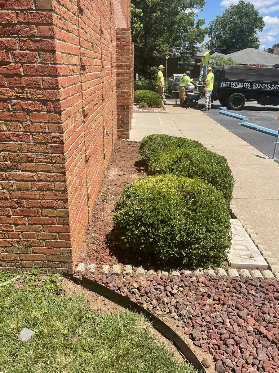 DerykHayes's tweet photo. Updated landscaping! God is at work in the life of @StPaulShively09 

#CommittedChurch 
#SpiritualFormation
#Transformation
#Revitalization
#Progress
#ADJUST https://t.co/Mex6vp76vx
