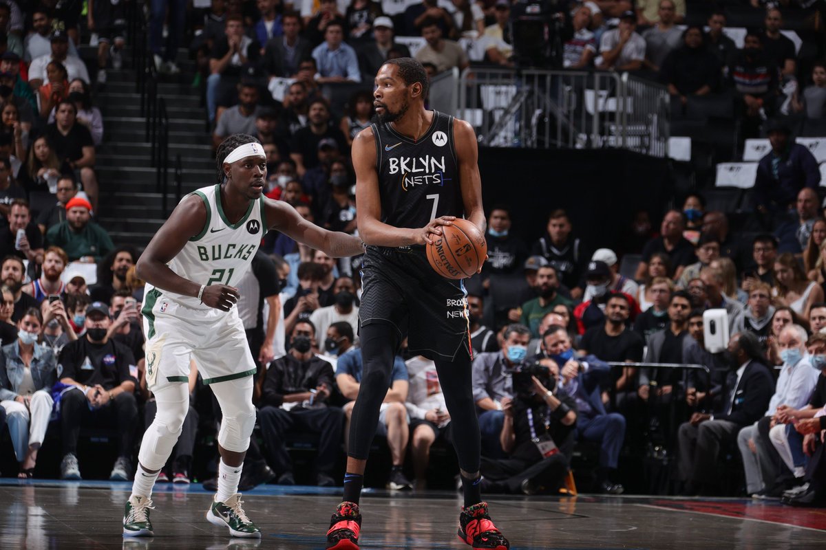 guillegimenez_'s tweet photo. ¡Tenemos que hablar de Kevin! Durant nos ha dejado esta noche una de las exhibiciones más memorables del Siglo XXI. Primer jugador con 45-15-10 en Play Offs. Y 69% en tiros de campo. #TiempoDePlayoffs https://t.co/K7v097DdsO