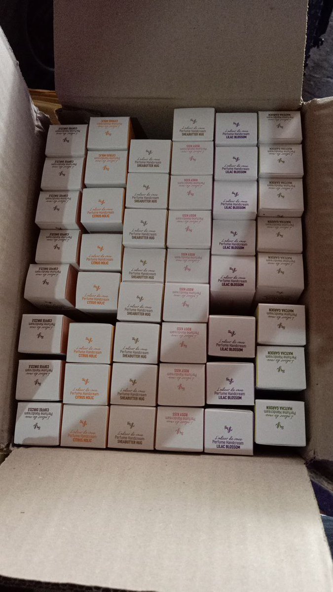 wondaee1's tweet photo. hello!!!! baka may gusto po sa inyo ng perfume handcream, for P130.00 only lang po😊

dm me to order https://t.co/laZ48gtqsK