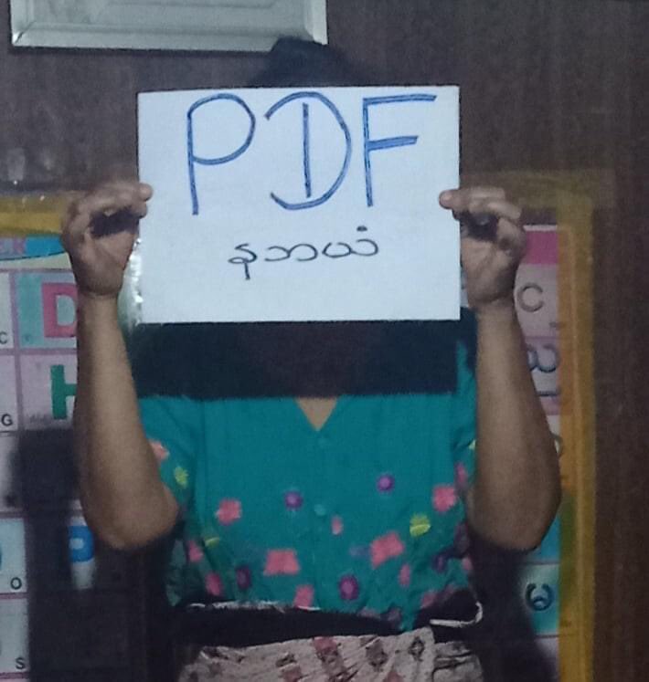 Hazel240718's tweet photo. Residents of Monywa, Sagaing division staged a domestic prayer strike today (June 16) for the safety of PDF and NUG. #UnfetteredAccessForAids #WhatsHappeningInMyanmar #June16Coup #MilkTeaAlliance https://t.co/sDKjRjhGUF
