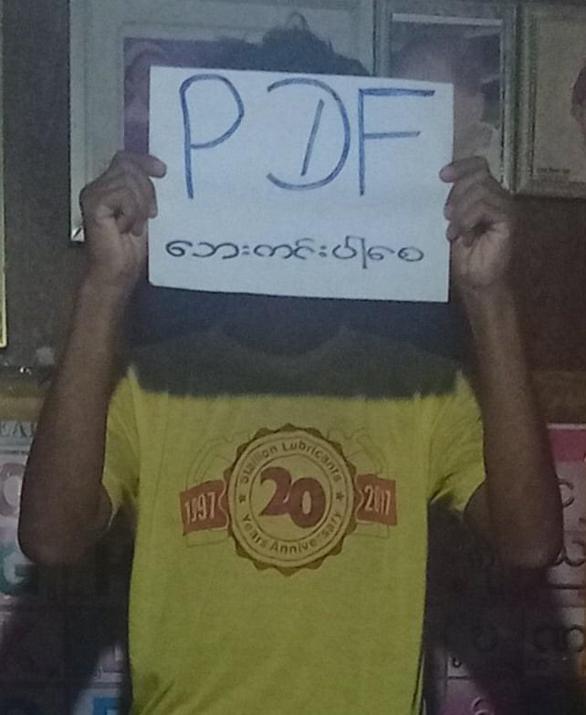 Hazel240718's tweet photo. Residents of Monywa, Sagaing division staged a domestic prayer strike today (June 16) for the safety of PDF and NUG. #UnfetteredAccessForAids #WhatsHappeningInMyanmar #June16Coup #MilkTeaAlliance https://t.co/sDKjRjhGUF