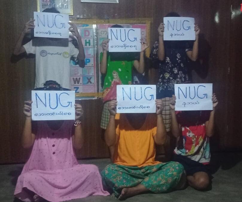 Hazel240718's tweet photo. Residents of Monywa, Sagaing division staged a domestic prayer strike today (June 16) for the safety of PDF and NUG. #UnfetteredAccessForAids #WhatsHappeningInMyanmar #June16Coup #MilkTeaAlliance https://t.co/sDKjRjhGUF