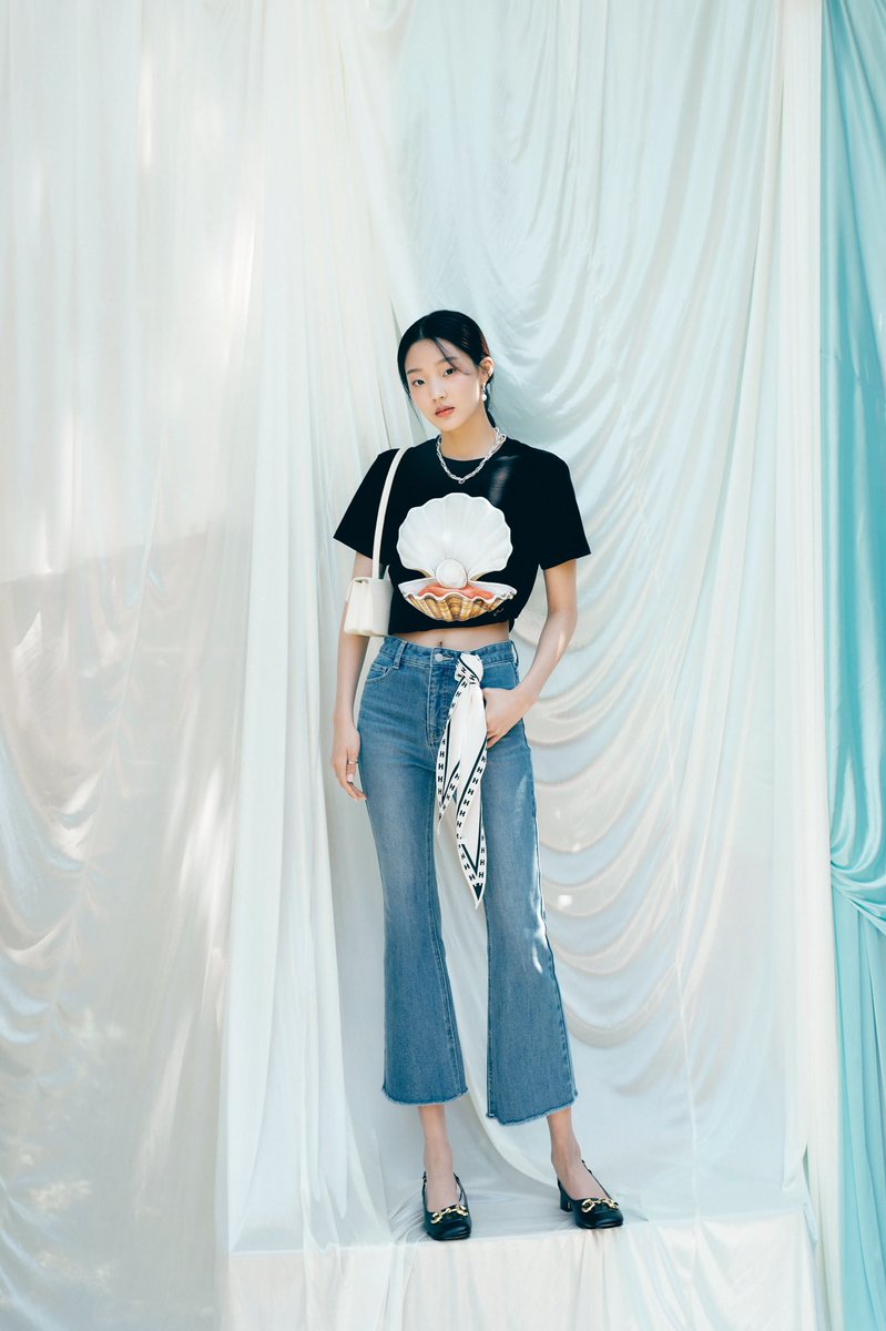 hdys_official's tweet photo. The wait is over. #HDYS × Designer KYE collaboration collection now online. https://t.co/fqhBXywTgi. #韩都衣舍 #KYE https://t.co/ZN079Bf2Kt