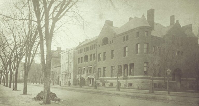 GhostsofDC's tweet image. This is a photo taken by Frances Benjamin Johnston of the original Hay-Adams house. | #ReRun posted 3/31/14 ghostsofdc.org/2014/03/31/rar…
