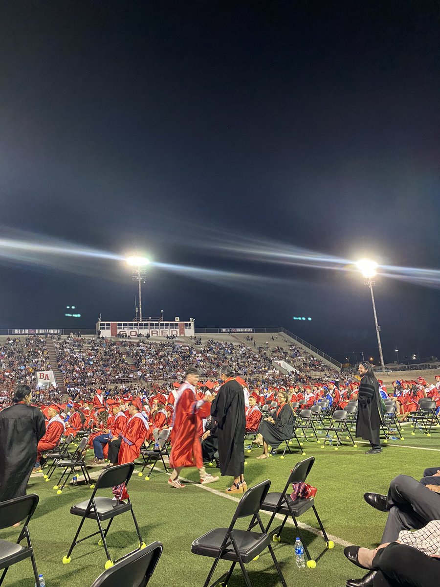 rachblair11's tweet image. Congratulations to @SagelandMicroES student intern, Sara Armendariz and the Big Red c/of 2021! #OneRed ❤️ you! 🐾