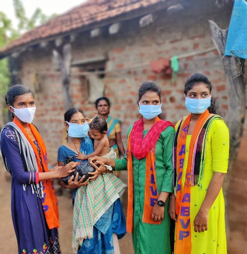 shivachirige's tweet photo. #ABVPForSociety Great effort... Bhupalapally&amp;warangal rural ABVP karyakartas doing service activities at remote tribal villages.@ABVPWgl @ABVPTelangana @ABVPVoice @iLaxmanG @nidhitripathi92 @shriniwas_hr @AshishSainram @PrafullaAkant https://t.co/xucq0wxT4d