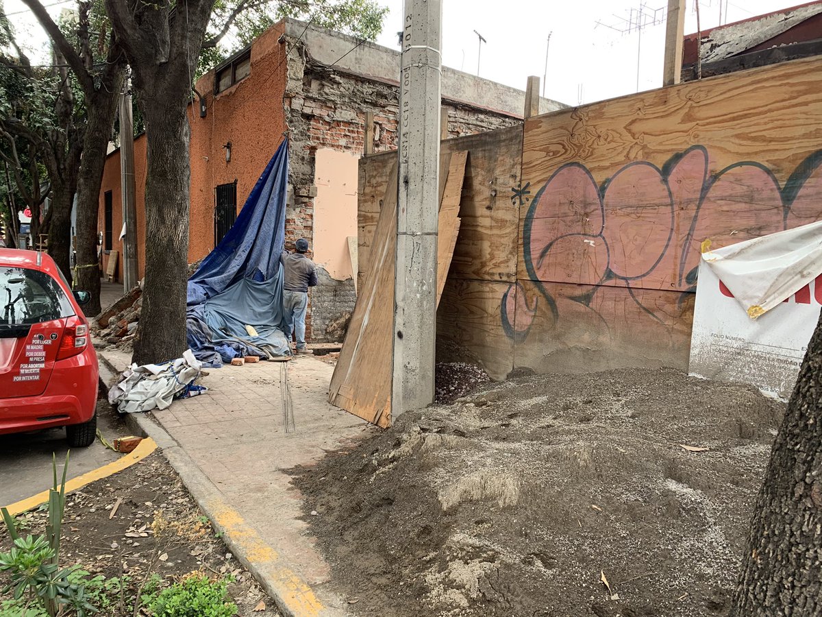 fromanotherside's tweet image. Qué bonito se clausuran las obras y las banquetas @MexLibre_MH aquí en José Morán y Rebollar.