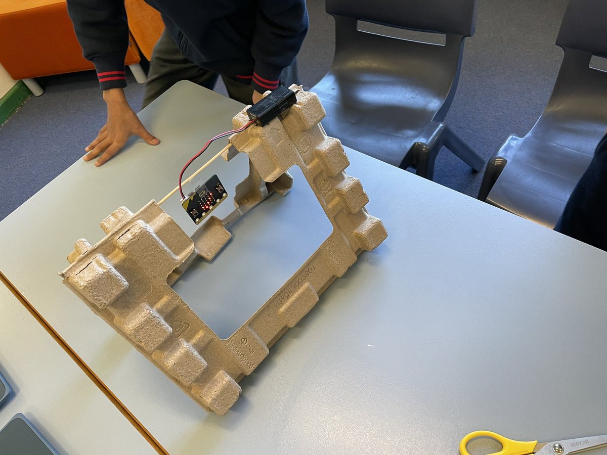 S3 Ss used the accelerometer in the <a href="/microbit_edu/">Micro:bit Educational Foundation</a> to determine degrees in a circle. Ss then designed and made an early warning system for a cyclone 💨 This device sways in the wind, when the wind is strong enough to be cyclonic it flashes warning lights. 🚨 <a href="/AuburnNthPS/">Auburn North PS</a>