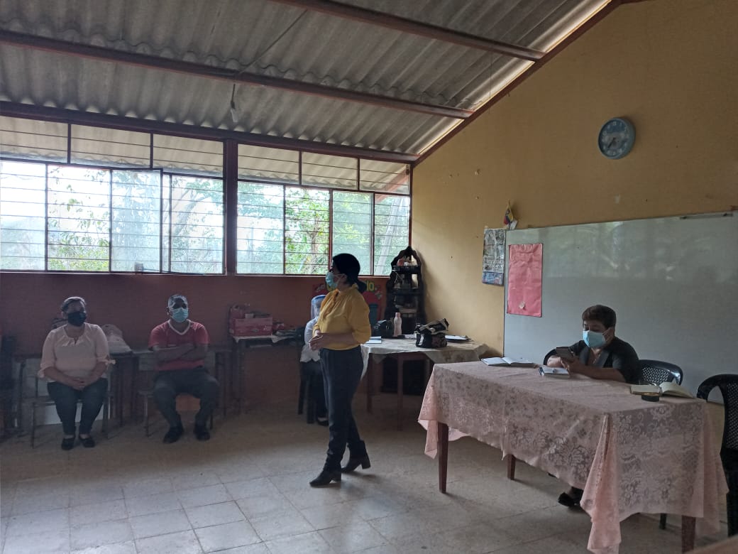 elsicasty's tweet photo. Mantener reuniones con la comunidad educativa, socializar retornos progresivos en forma de consenso, voluntarios y seguros bajo estrictos protocolos y medidas de bioseguridad. EEB Imbabura.
@magdasalazarg
@mariabrownp
#Distrito11D06
#JuntosLoLogramos
#GobiernoDelEncuentro https://t.co/4X6YWtkotb