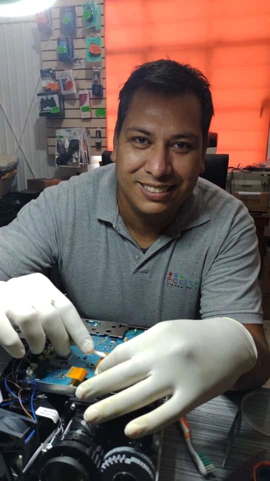 Mantén tu equipo optimo y en buen estado, es importante dar un mantenimiento físico, eliminar el polvo y pelusa que adquiere con el paso del tiempo, esto para evitar calentamientos y posibles fallas futuras.