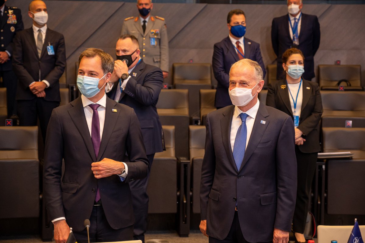 gokimicksoo's tweet photo. Representatives of each country attending G7 are using the Air Queen Nano Mask. https://t.co/ohX4sjeWVO