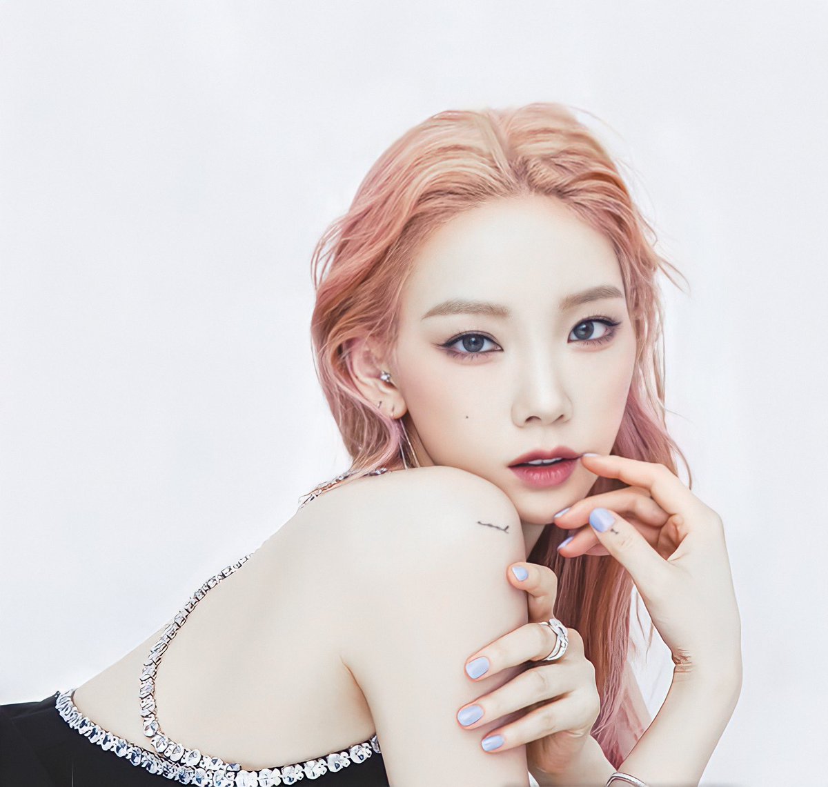hananyangi's tweet photo. thirsty for this ๐คค๐คค๐ณ #taeyeon #julycomeback https://t.co/eKlH4jnNBy