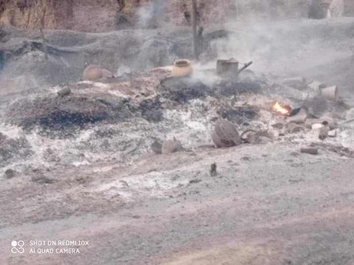 On the afternoon of June 15, the SAC troops set fire to #Kinma village in #Pauk Tsp, #Magway Region. Two elderly people, U Mya Maung and Daw Gyi Min, died in the fire.
#June16Coup 
#WhatsHappeningInMyanmar