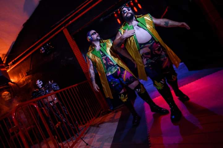 StonerBrosFTF's tweet photo. GREEN JACKET GOLD JACKET THE BEEF IS HERE #stonerbrothers #weedwrestlers #highguys #weinhere https://t.co/CwnloPhnyh
