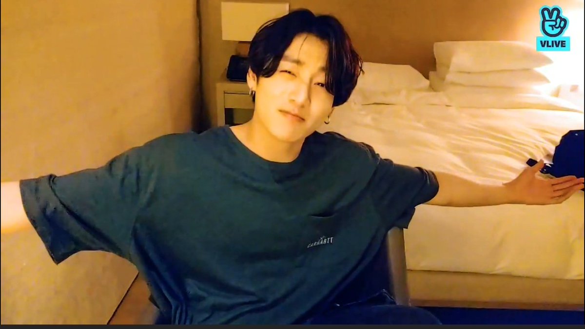 nichapawch's tweet photo. 2nd anni celebrating this iconic live🎉

Who can get over this? I'm definitely can't.
Prepare your glass of wine with night apple to celebrate tonight!
#nightappleispoisonapple
#butimok
#becauseimJK
#JKnation
#JJK 
@BTS_twt https://t.co/GTNtkbIF2h