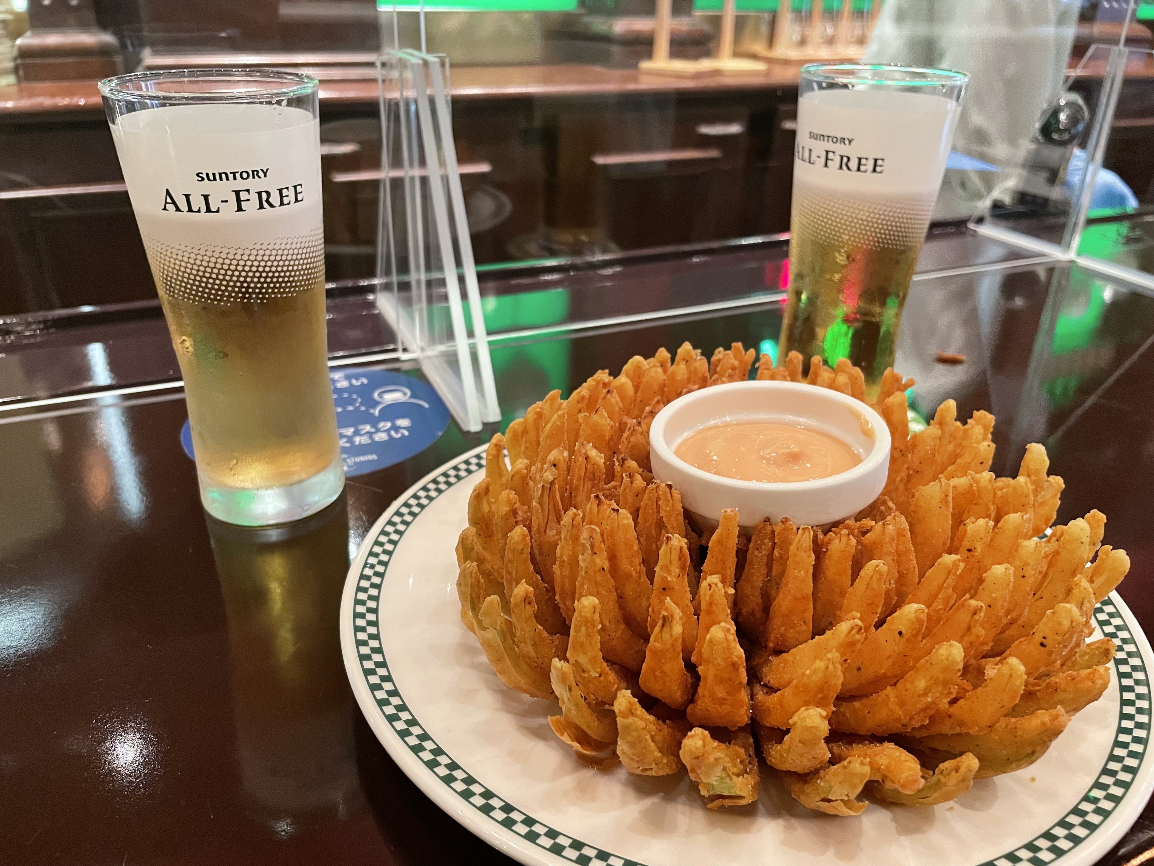 Twitter 上的 じょーたく 久々にオニオンブロッサム 飲み物はもちろんノンアルコール Usjファン T Co Jmgukotto1 Twitter
