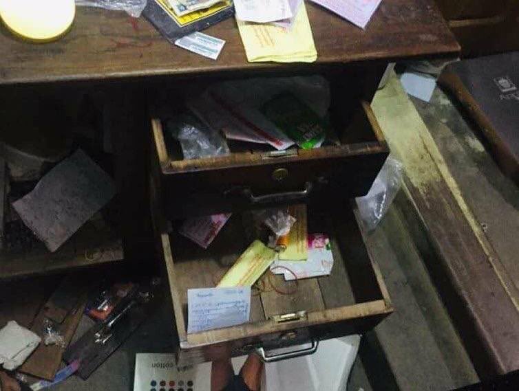 NangHaymar's tweet photo. About 200 military terrorists violently broke into shops and houses and looted everything valuables they want in Nyaung Hla village, Depayin Tsp. They also abducted one civilian reportedly. #UnfetteredAccessForAids #June16Coup #WhatsHappeningInMyanmar https://t.co/IgDDKelJvu