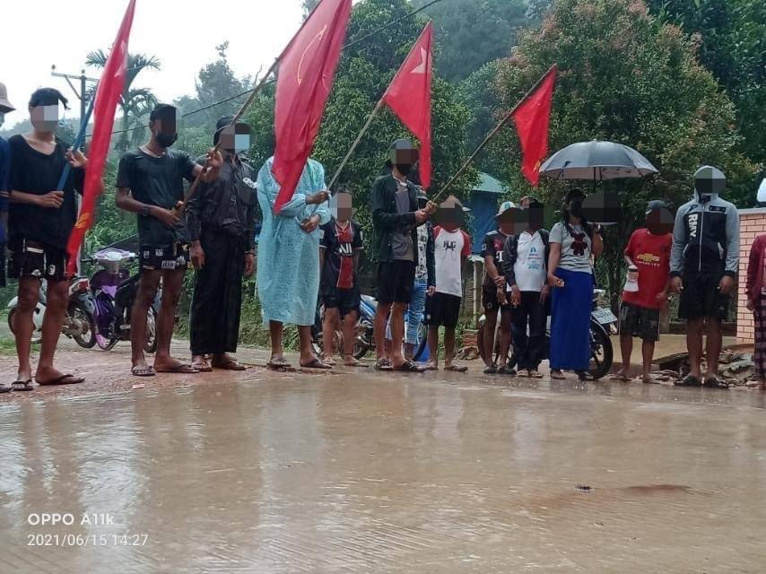 KaungKhantHto10's tweet photo. Marching with motorbikes strike against the military dictatorship was held by youths  in southern Dawei on the morning of June 16. 
#WhatsHappeningInMyanmar #June16Coup https://t.co/TnPD4E8x43