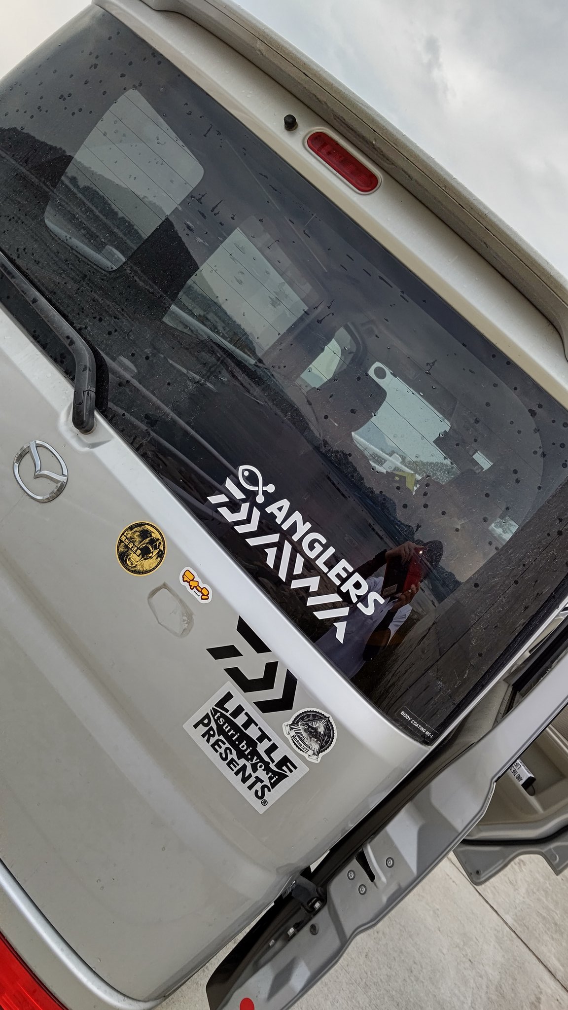 タカチン ジ エンド アングラーズのステッカー カッコイイっす この車見かけたら石投げちゃダメだよ 笑 アングラーズ Daiwa アナハゼティ 熊出没注意 気仙沼 T Co Yjhnjqe1yh Twitter