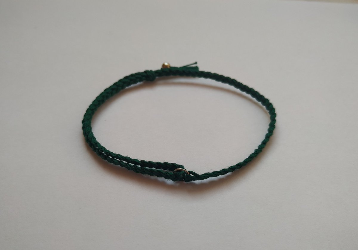 Koyu yeşil el yapımı bileklik 💚

BTS üyesi Taehyung'un taktığı bilekliktir ve el yapımıdır ✨

Sipariş bilgileri ve merak ettiğiniz herşey için dm'den iletişime geçebilirsiniz ☺️