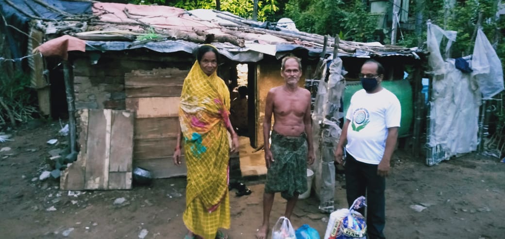 kalingaaid's tweet photo. One month Groccery has been delivered to a needy family in Cuttack by the Volunteers of #KalingaAidFoundation. Heartiest thanks to K. Bhaskar Rao and B.Chaitanya Kumar for this noble initiative. 

#OdishaCares #COVID19

@CMO_Odisha @dcp_cuttack @CuttackDM @SRC_Odisha @CMCCuttack https://t.co/W3ZEdAaPmz