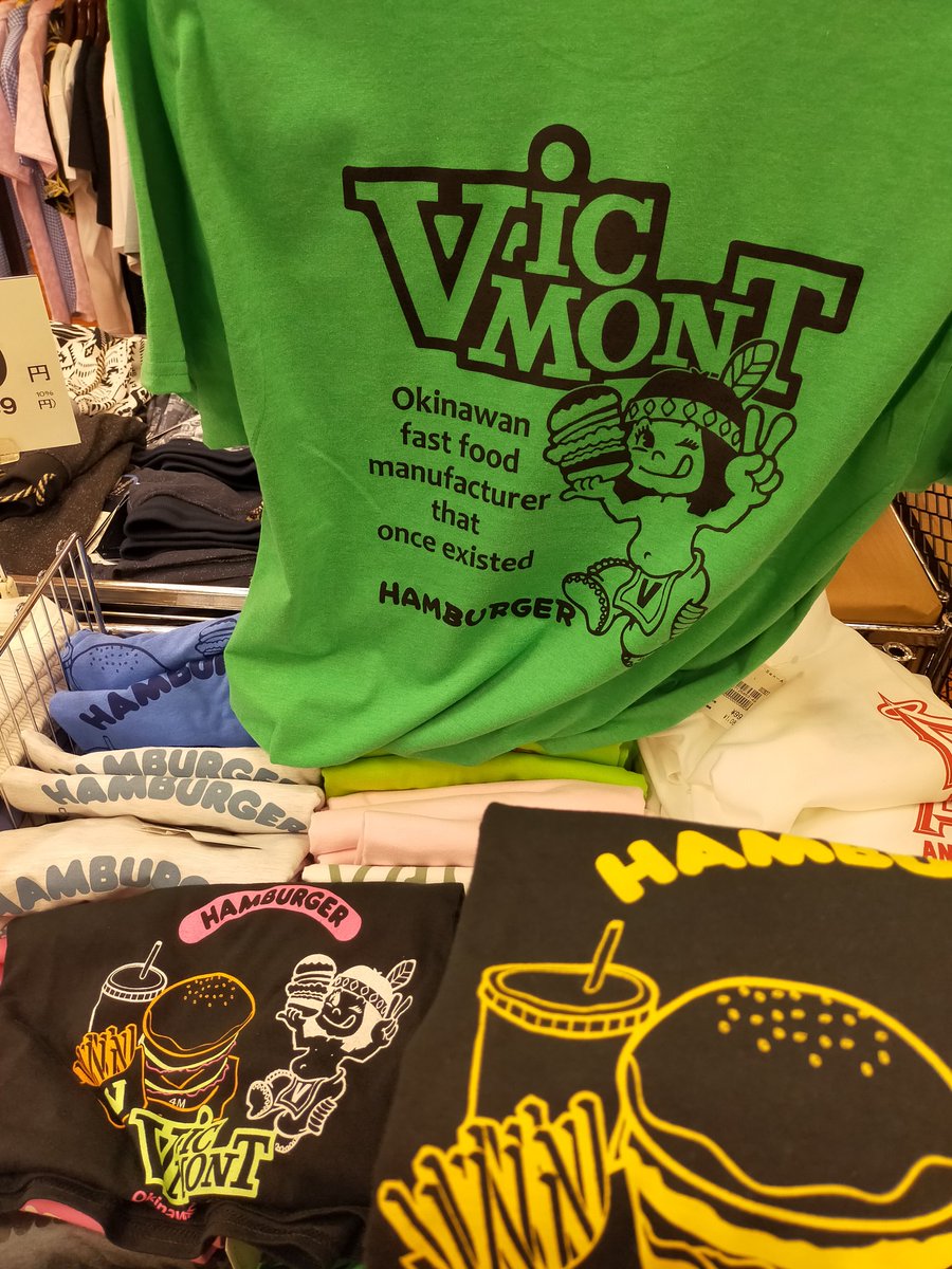 ネットニュース見て買いに来た 白と黒1枚ずつ購入 コザのビクモン何回