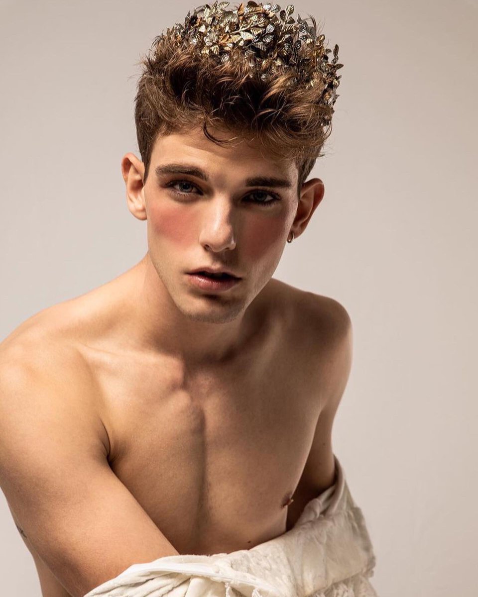 ARRIVING AT THE GATES 👼🏻 in an exclusive for Slippage
⁠
Photographer: @donungaro
Stylist: <a href="/caro_omana/">Carolina Omaña</a>  Jumpsuit: @maisonmesa 
Hair &amp; Makeup: @rubartellibeauty
Model: <a href="/nachodeborbon/">Ignacio de Borbón</a>.  #maisonmesa #slippagemagazine #fashioneditorial #fashionphotography #couture