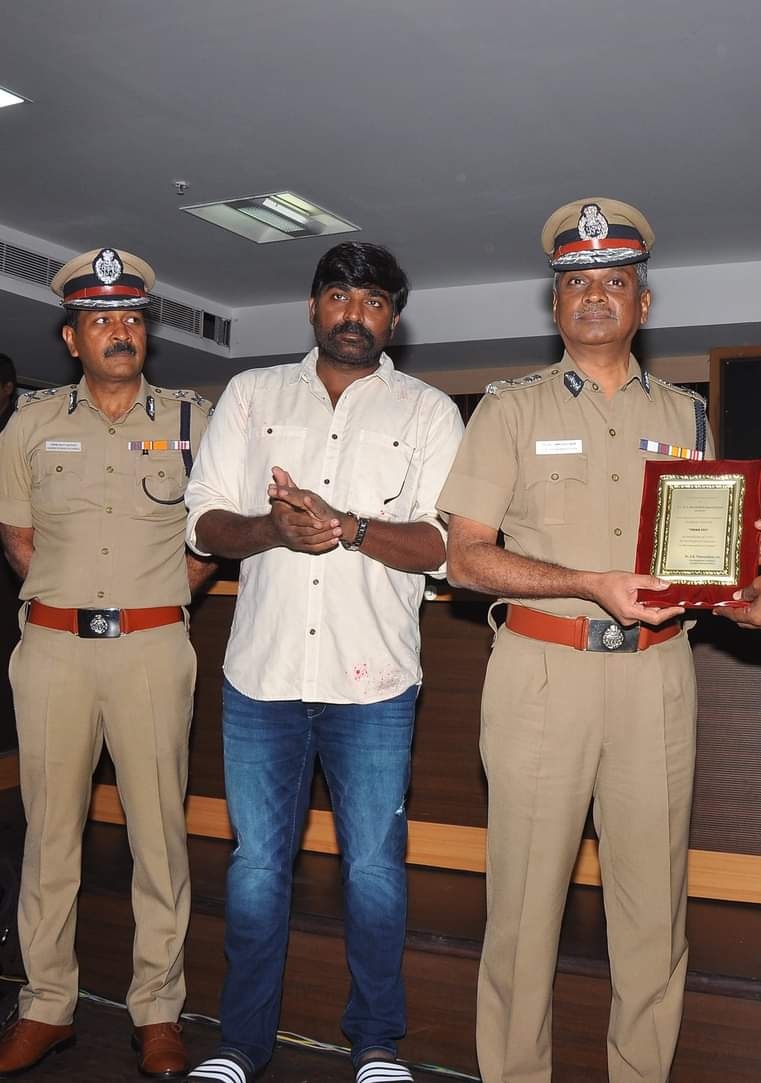 Thanks to All District TamilNadu Police Department 😍🤝🙏 Behalf of @VijaySethuOffl Anna Fans 😇🤝
. 
. 
#makkalselvan #VijaySethupathi @PuducherryMedia #tamilnadu #TamilNadulockdown #police #tamilnadupolice
