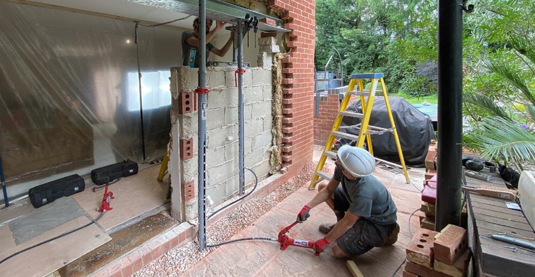 Uni-Prop Acrow with optional Power Function, delivers safely controlled power of up to 2000kgs with mm precision. Find out more.
#steelpositioning #construction #precison #brickworkrefurb