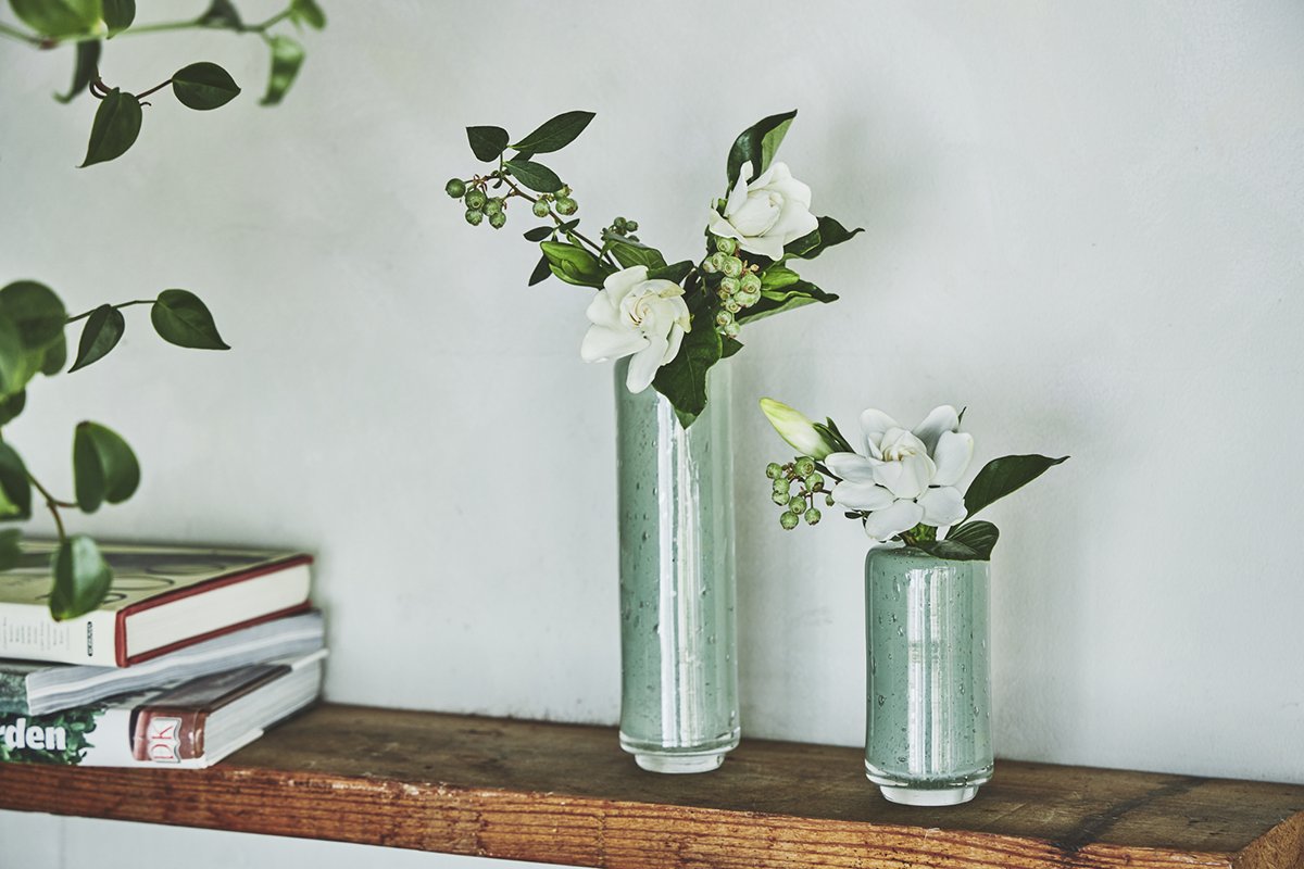 青山フラワーマーケット 6 19は父の日 クチナシ の 飾り方アイデア 花も葉も存在感があるクチナシは 単体でいけても様になります でも他のグリーンも添えるなら 実ものがおすすめ アクセントになり 束の間の旬たっぷりの花いけを楽しめます 花 青山フラワーマーケット 6 19は父の日 クチナシ の 飾り方アイデア 花も葉も存在感があるクチナシは 単体でいけても様になります でも他のグリーンも添えるなら 実ものがおすすめ アクセントになり 束の間の旬たっぷりの花いけを楽しめます 花