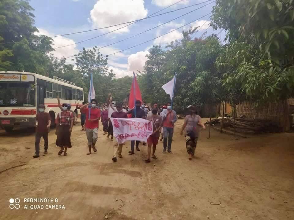 An anti-dictatorship protest as seen in Pakokku today (June 14). #EndSexualViolence #WhatsHappeningInMyanmar #June14Coup #MilkTeaAlliance