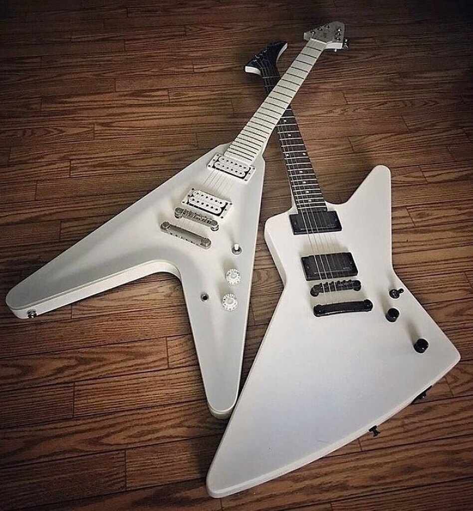 guitarofthrones's tweet photo. Flying V or Explorer!? Which one? I have to say... I love them both! 💀💀Have a great week friends!
📸: @bigben_twin09
.
.
.
#guitarofthrones #emgpickups #gibson #epiphone #epiphoneexplorer #snowfalcon #dethklok #brendonsmall #metalocalypse #galaktikon… https://t.co/EwHXD1aH53 https://t.co/5k1wYsL6UN