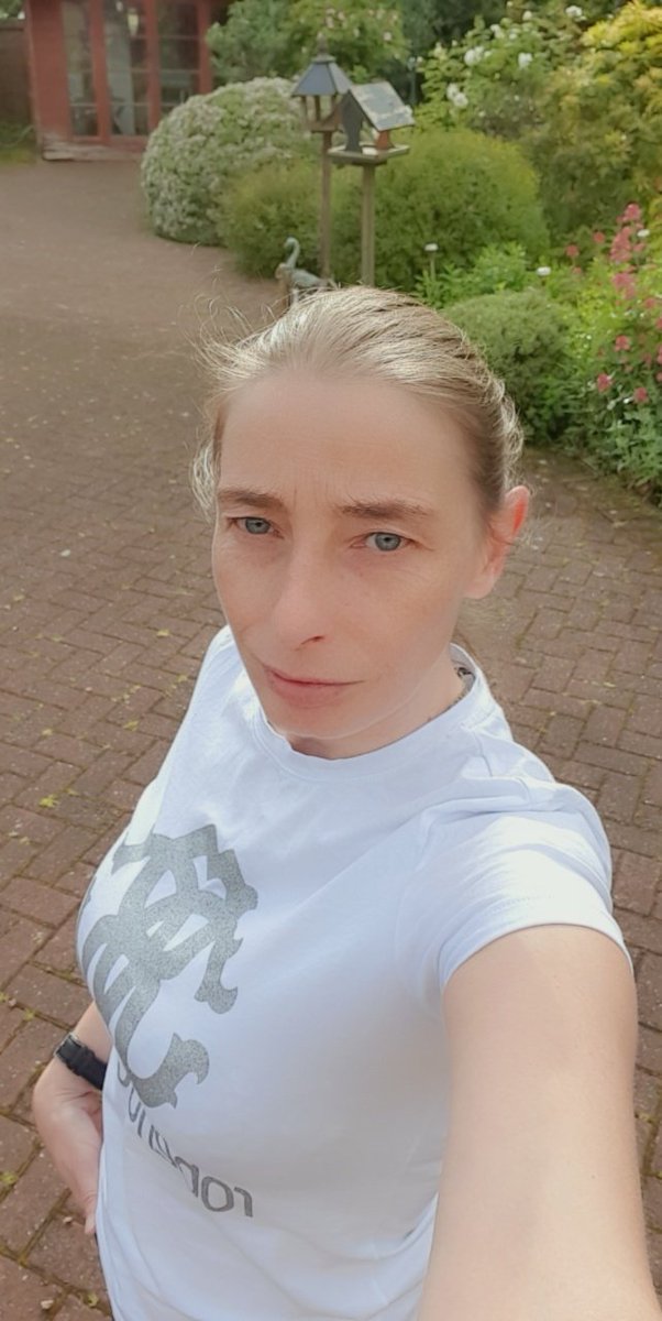 Good Monday Morning, I hope that your weekend rocked and was full of new memories. I hope that your Monday will be good to you. Ask yourself 1 question.. what do you see in the dark? If it's darkness, look for the stars and moon, it will help illuminate your way. Be safe 🖤🖤🤘