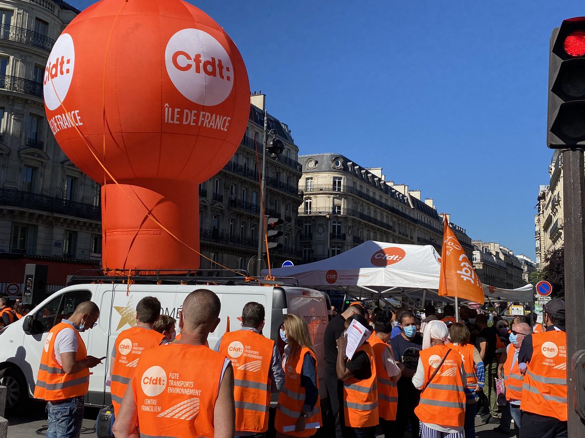 sebastienmaria1's tweet photo. En direct du rassemblement de la #CFDT Route devant le siège d’@IDFmobilites.
Face à l’ouverture à la concurrence, les droits des salariés des transports doivent être garantis ! 
Pas de contournement possible! https://t.co/KHZOxtuomt