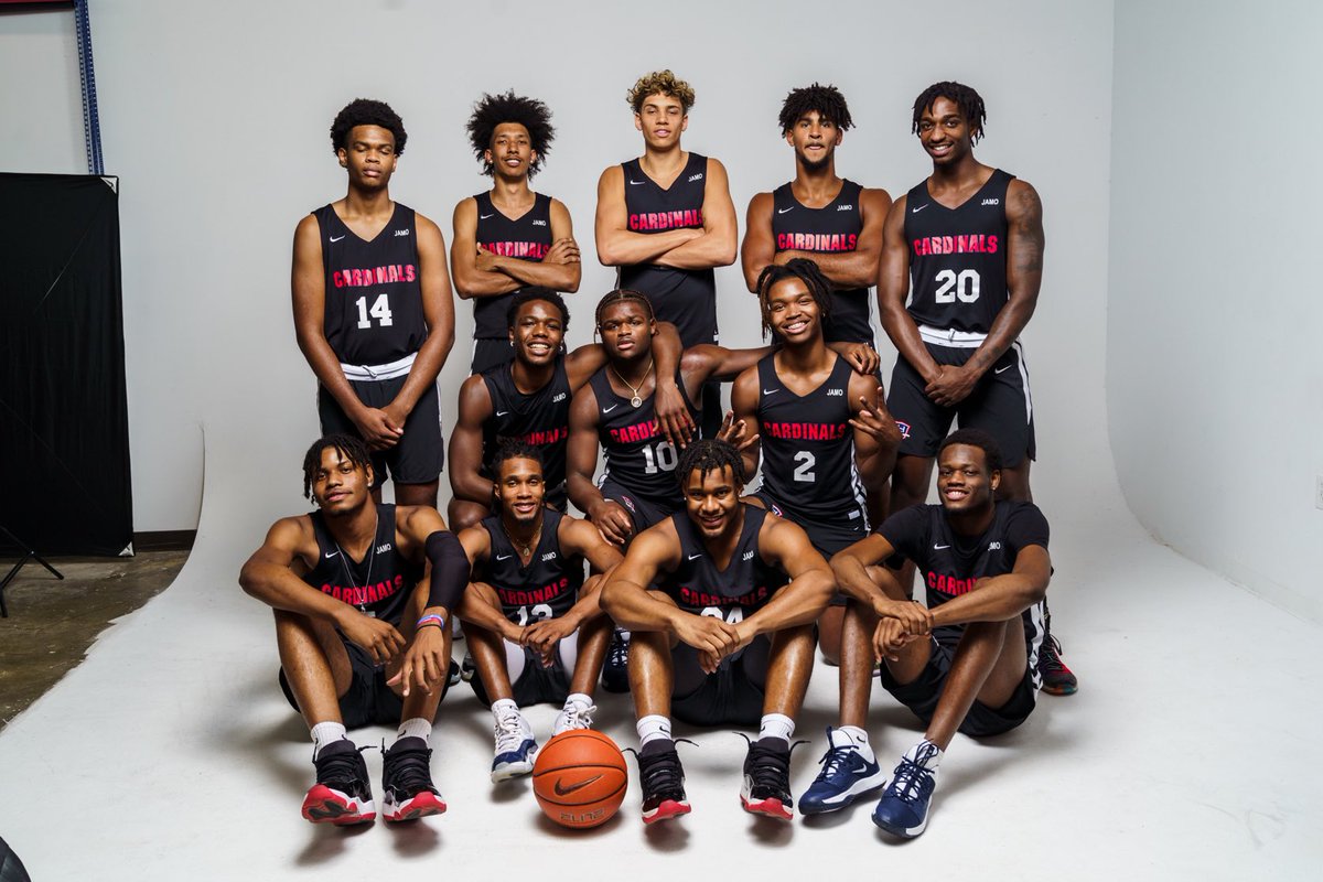 bigticket_ej's tweet photo. I don’t think any team i ever play on will have a bond like we did ❤️. Just missing the guys a lil extra right now no cap ❤️😂😂❤️ https://t.co/LWTqNg1Y4F