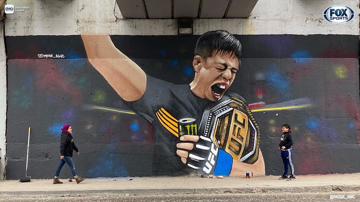 FOXSportsMX's tweet photo. LA OBRA DE ARTE MÁS IMPRESIONANTE Y EMOTIVA 😃🥺😭 

El mural con el que amaneció Tijuana tras la victoria de Brandon Moreno en #UFC263 que lo convirtió en el 🇲🇽 PRIMER MEXICANO CAMPEÓN 🏆 de #UFCxFOX 💪💥

#CentralFOX https://t.co/AsCMfTLz1I