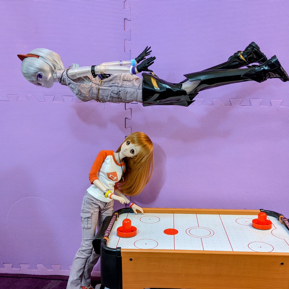 rc2agog's tweet photo. WHOOSH!! "Pardon us; Sochi's learning to fly!" "Nice! Better her than Kitsu!" "Hey!" ๐
โจ #Sochi #Mirai #Hypatia #Kitsu #SmartDoll #BJD #android #crystalcortex #actionfigure #GameRoom #airhockey #rocketgal #flying #whoosh #cabinfever https://t.co/YZFZ84laRX