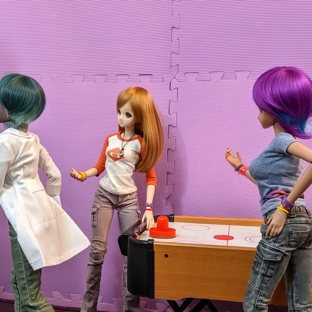 rc2agog's tweet photo. WHOOSH!! "Pardon us; Sochi's learning to fly!" "Nice! Better her than Kitsu!" "Hey!" ๐
โจ #Sochi #Mirai #Hypatia #Kitsu #SmartDoll #BJD #android #crystalcortex #actionfigure #GameRoom #airhockey #rocketgal #flying #whoosh #cabinfever https://t.co/YZFZ84laRX