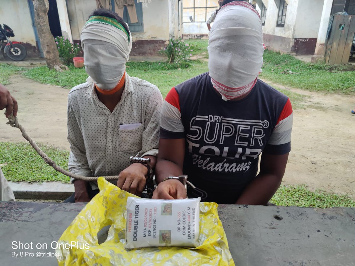 Pic In: हैलाकांडी पुलिस ने अंतरराष्ट्रीय बाजार में ₹3.33 करोड़ मूल्य की 555 ग्राम हेरोइन बरामद की और मिजोरम से 2 तस्करों को पकड़ा: हैलाकांडी पुलिस, असम
#AssamSaysNoToDrugs
